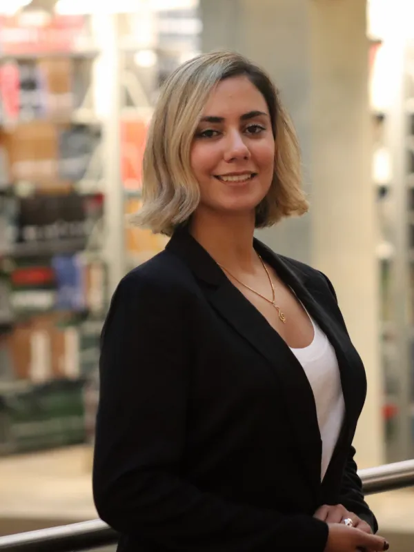 Zari Mahmoudi